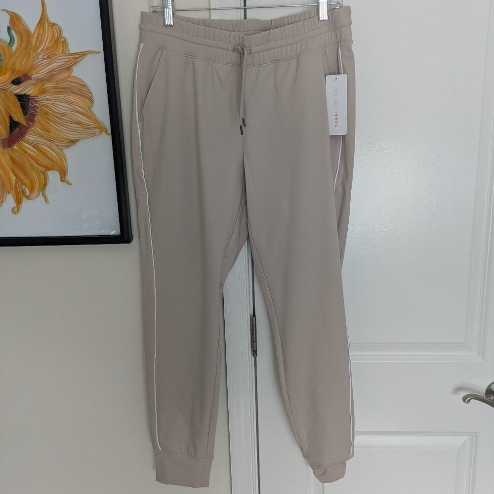NWT Yogalicious Maya Illusion Jogger